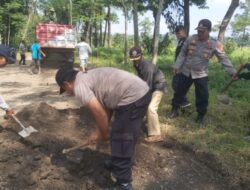 Peringati Hari Bhayangkara Ke-76 Polsek Batarbolang Pemalang Perbaiki Jalan Rusak