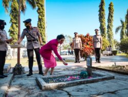 Kapolres Semarang AKBP Yovan Fatika pimpin ziarah dan tabur bunga rangkaian HUT Bhayangkara ke 76