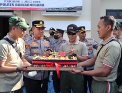 Peringatan Hari Bhayangkara Ke-76, Dandim 0704 Banjarnegara Beri Kejutan Ke Kapolres Banjarnegara