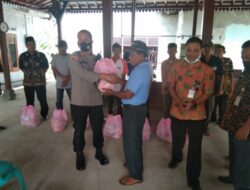 Polres Semarang salurkan bantuan sembako kepada peternak terdampak PMK
