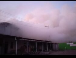 Polisi Tunda Olah TKP Kebakaran Pabrik Pupuk di Demak akibat Kepulan Asap Berbau Menyengat