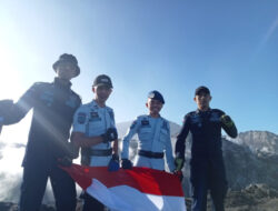 Taklukkan Gunung Tertinggi se-Jateng, 4 ASN Rutan Banjarnegara Kibarkan Bendera Merah Putih