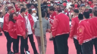 Dukung Kebijakan Jokowi, Relawan Gelar Konser Satu Komando Sapu Lidi