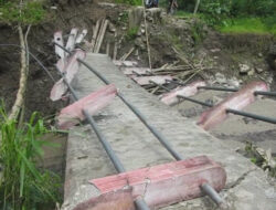 Sungai Kalisanten di Banjarnegara Meluap Akibatkan Jembatan Ambruk, Satu Dusun Terisolir