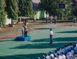 Pejabat Polres Serentak Jadi Pembina Upacara SMP dan SMA di Batang