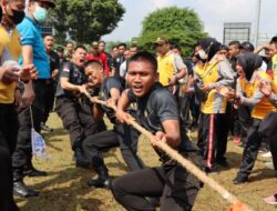 Lomba Tarik Tambang Antar Instansi Kabupaten, Polres Banjarnegara Sabet Juara Satu