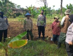 Anggota Binmas Polsek Tingkir Binluh Petani Wilayah Waspadai Perubahan Cuaca