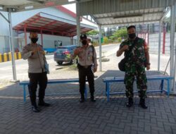 Bhabinkamtibmas Kutowinangun Lor Himbau Security PT CPI Periksa Identitas Tamu Yang Mencurigakan