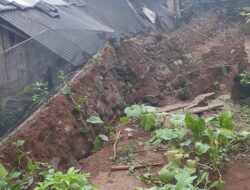 Bruk! Talud Jebol Timpa Rumah Warga di Punggelan Banjarnegara