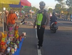 Cegah Kepadatan Arus Dan Gangguan Kamtibmas Di Pasar Tiban, Anggota Pos Polisi Kecandran Lakukan Pam Tur Lalin