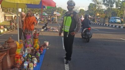 Anggota Pos Polisi Kecandran Lakukan Pam Tur Lalin Antisipasi Kemacetan