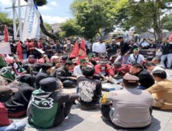 Demo Tolak Kenaikan Harga BBM, Ketua DPRD Salatiga Ditantang Tandatangani Perjanjian dengan Massa Elemen Mahasiswa