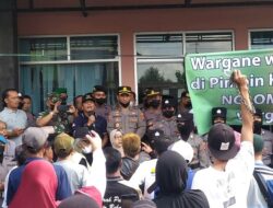 Diduga Berselingkuh, Kades di Banjarnegara Didemo Ratusan Warga