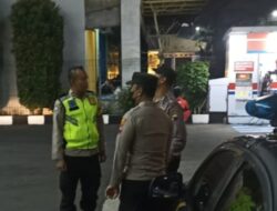 Jaga Kondusifitas Kamtibmas Pasca Kenaikkan BBM Patroli Malam Polsek Tingkir Rutin Sambangi SPBU Payaman