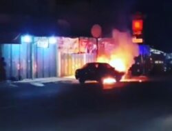 Naas! Sedang Dikendarai, Mobil Minibus di Banjarnegara Nyaris Ludes Terbakar