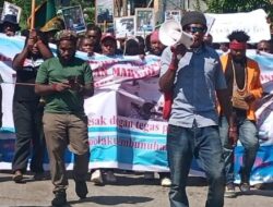 Polisi Kawal Demo Mahasiswa Nduga Atas Kasus Mutilasi 4 Warga Sipil Oleh Oknum TNI