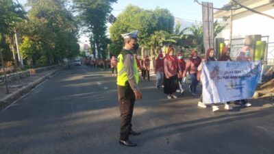 Polsek Tingkir Pengamanan Jalan Sehat RS Puri Asih Dalam Rangka 20 Tahun Mengukir Asih