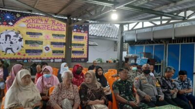 Polsek Tingkir Pengamanan Launching Urban Faming Mrican Dan Pentas Seni Di Jl. Timbul Rejo Gendongan