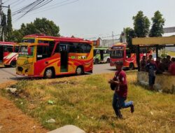 Protes Harga BBM Naik, Puluhan Awak Bus Tegal-Pemalang Mogok Massal di Pantura
