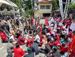 Ratusan Mahasiswa Demo di DPRD Kota Salatiga, Ketua DPRD Siap Kawal Aspirasai