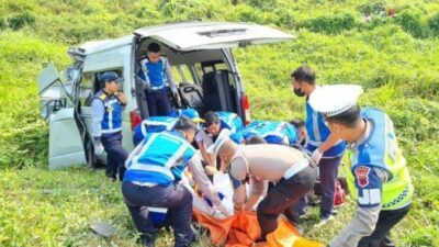 Rumah Duka di Pemalang Dipenuhi Isak Tangis, Galih Sopir Hiace Korban Kecelakaan Maut Dimakamka