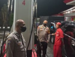 Situasi Landai Pengamanan 24 Jam Terus Dilakukan Anggota Polsek Tingkir Di SPBU Payaman