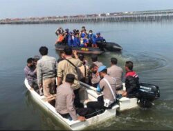 Banjir Rob Tutup Akses Dukuh Timbulsloko, Warga Harus Menggunakan Perahu