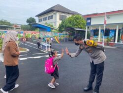 Cek Anggota Kegiatan Pelayanan Masyarakat Pagi Hari, Kapolres Singgah TK Bhayangkari