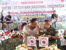 HUT ke-77 TNI, Kapolres Demak Beri Kejutan kepada Dandim Demak