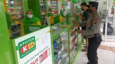 Kanit Samapta Polsek Tingkir Sosialisasikan Larangan Penjualan Obat Sirup di Apotik Wilayah