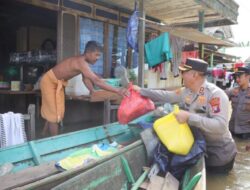 Kapolres Lamandau Bersama Forkopimda Berikan Bantuan Sembako di Kelurahan Nanga Bulik dan Desa Batu Kotam