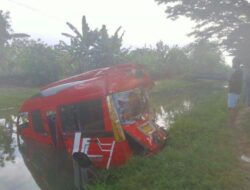 Kecelakaan Tabrak Lari di Demak, Isuzu Hancur Masuk Sungai Dihantam Truk Tronton yang Langsung Kabur