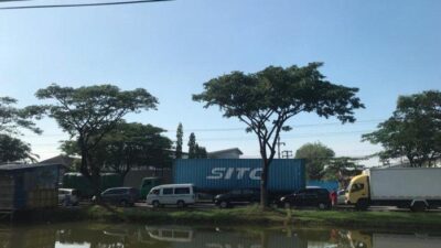 Ada Truk Tronton Patah As, Terjadi Kemacetan Panjang di Wonokerto Demak