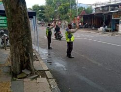 Layani Masyarakat Anggota Polsek Sidomukti Pam PH (Police Hazard) Pagi di Pertigaan RSUD Salatiga