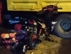 Pemotor Membawa Sepeda Ontel di Banjarnegara Hantam Truk Hingga Luka Parah