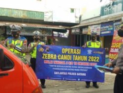 Polisi Bagikan Leaflet, Edukasi Pengendara Tentang Operasi Zebra Candi