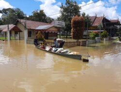 Polres Lamandau Distribusikan Bantuan Bahan Pokok Untuk Masyarakat Terdampak Banjir