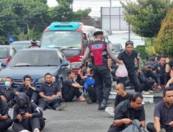 Polres Semarang Berikan Pengamanan Humanis Audiensi Pegawai Non ASN di DPRD Kab. Semarang