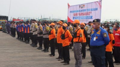Polresta Pati Lantik Tim Relawan SAR Arvanat Sat Polairut di Pelabuhan Juwana