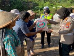 Sat Lantas Polres Salatiga Berikan Bantuan Sosial di TPA Ngronggo