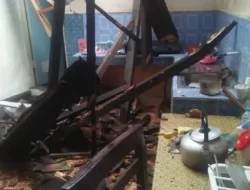 Tak Kuat Menahan Beban, Atap Rumah Wakinem di Madukara Banjarnegara Ambruk