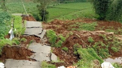 Sudah Seminggu Tanah di Sidengok Banjarnegara Masih Terus Bergerak