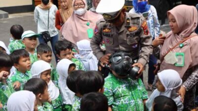 Dikunjungi Siswa TK, Wakapolres Salatiga : Polisi Hadir untuk Dicintai dan Disayangi