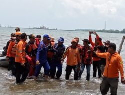 Tim Gabungan Evakuasi Pemancing Tenggelam di Pantai Sicepit