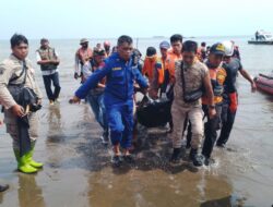Tim Gabungan Pencari Evakuasi Satu Jenazah Korban Kapal Sopek Tenggelam di Batang