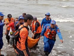 Tim Gabungan Pencari Temukan Korban Yang Tenggelam di Pantai Sigandu Batang