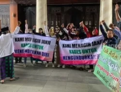 Warga Lengkong Geruduk Pendopo Banjarnegara, Ancam Semua RT Mundur Jika Kades Tidak Dipecat