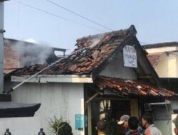 BREAKING NEWS: Kebakaran di Dekat Masjid Agung Demak, Satu Rumah Hangus Dilalap Api