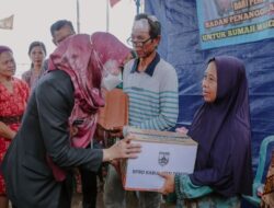 Bupati Demak Bantu Korban Puting Beliung Desa Sriwulan, Minta Warga untuk Sabar