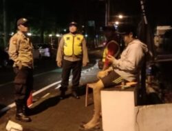 Cegah Aksi Tawuran, Patroli Polsek Sidomukti Binluh Remaja Yang Sedang Nongkrong